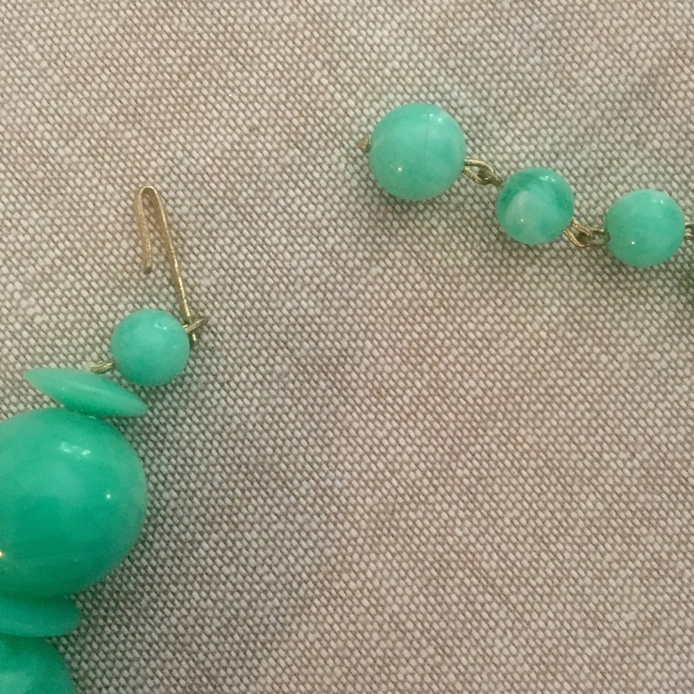 Vintage Jade Green Beaded Necklace - Picture 4 of 5